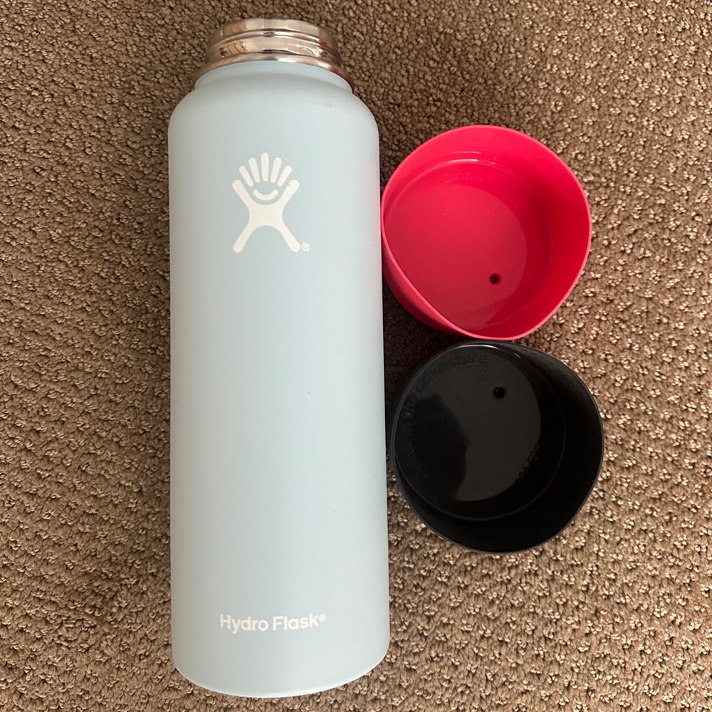 Light Blue Hydroflask w/ 2 boots